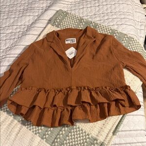 NWT Women’s Bucket list cropped long sleeve 🤎